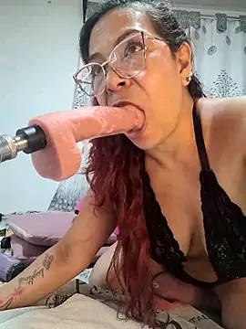 Scarlet_curly8a webcam