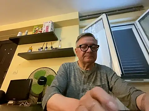 YOU6me live cam on StripChat