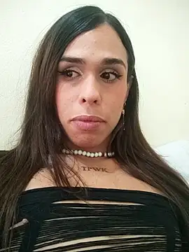 pretty_ariiel live cam on StripChat