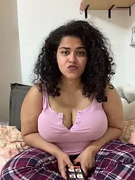 Curvydesifromgermany webcam