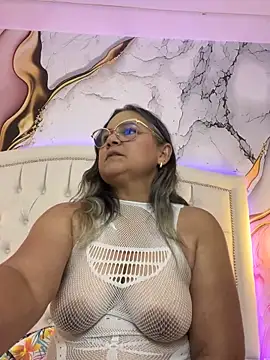 Lucy_Milf_474 webcam