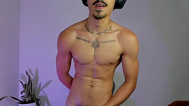 Lukeetaylor live cam on StripChat