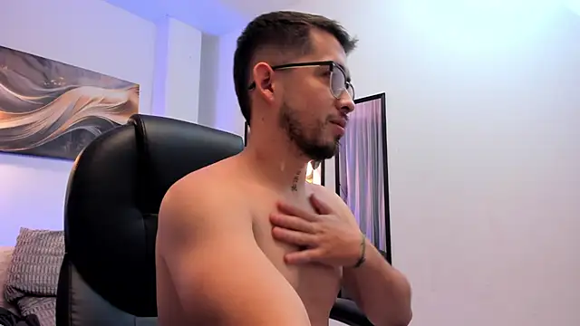 Tommas_Jhonson live cam on StripChat