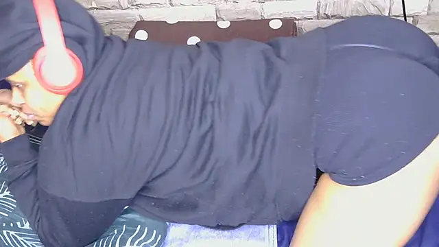 sweethoneyglow - Sweethoneyglow's free webcam - UK Sex Cams