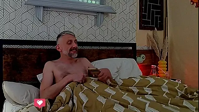 your-new-hoT-uncle webcam