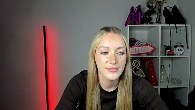 EvelynBlond webcam