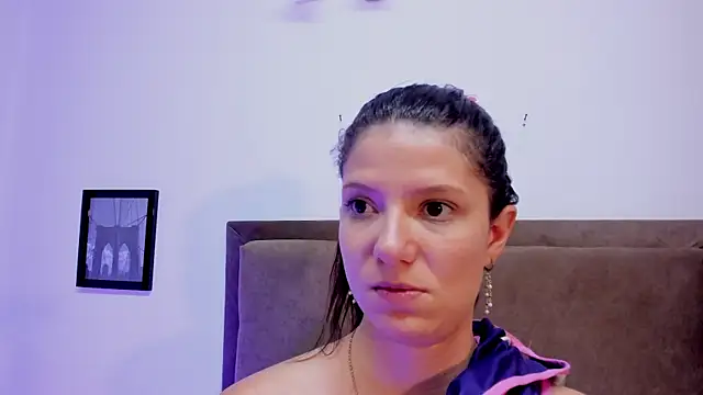 sofy_bonnet1 live cam on StripChat