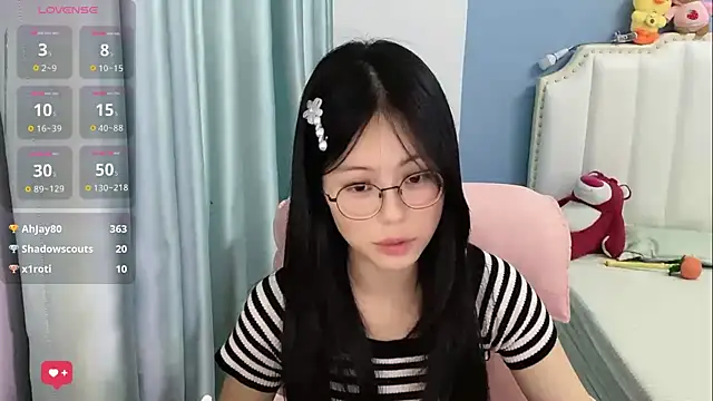 Luna-666 live cam on StripChat