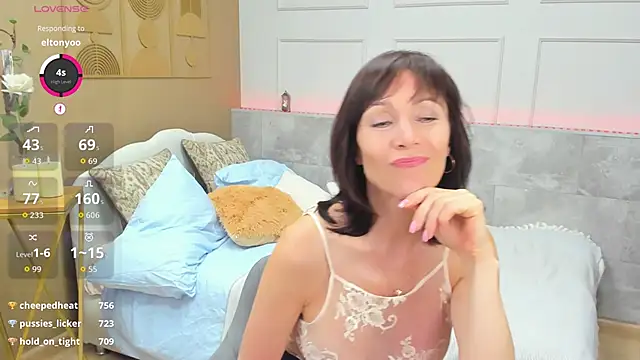 Maria_Gold live cam on StripChat