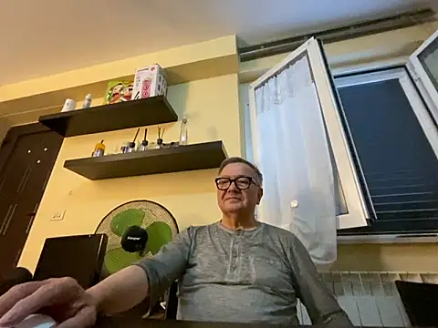 YOU6me live cam on StripChat