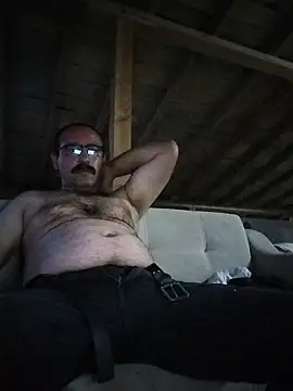 masculine_bear_daddy webcam