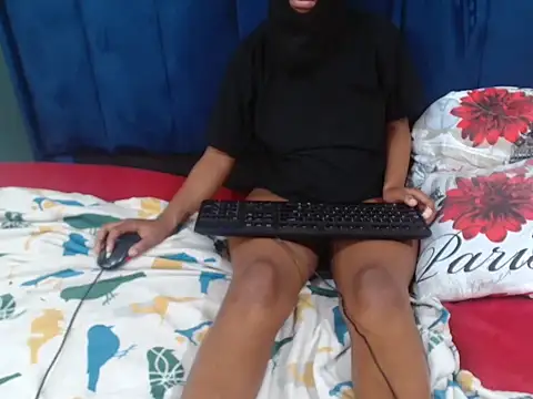 HotCreamyTea webcam
