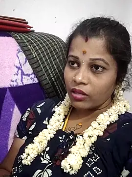 thirisha143 live cam on StripChat