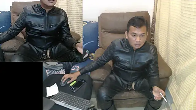 Leatherbdsm81 live cam on StripChat