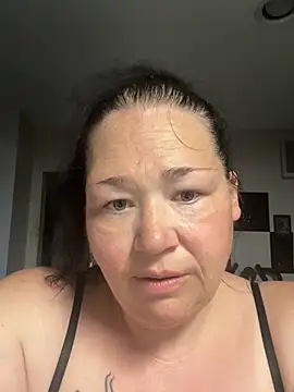 chelledark live cam on StripChat