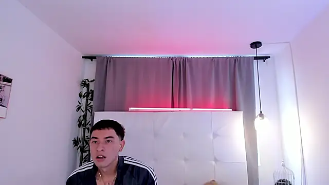 Alejo-and-Thiago live cam on StripChat