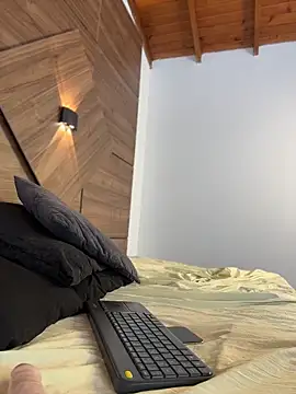 SaraaBellini live cam on StripChat