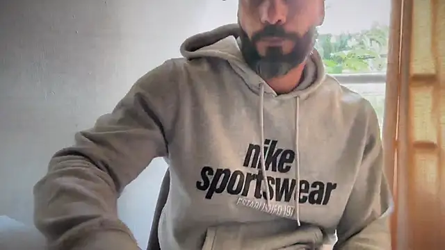 romeolovedark live cam on StripChat