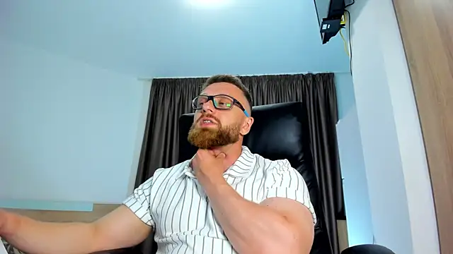 Findom_guy live cam on StripChat