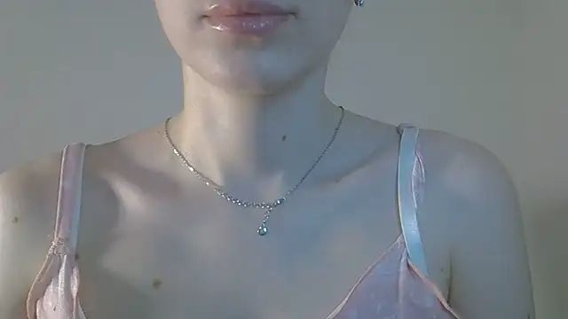 ViraVrema live cam on StripChat
