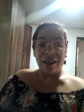 Scarlet_curly8a webcam