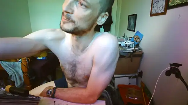 JohnnyMoves webcam