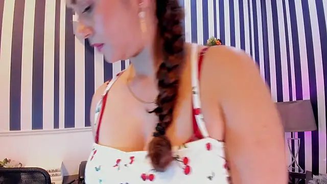 TherezaLarson webcam