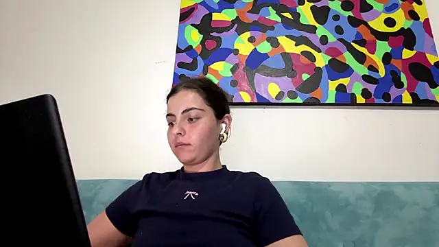 MarisaKomar webcam