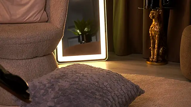MissEmaDivine webcam
