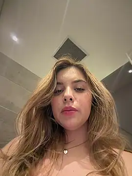 Alirawrz live cam on StripChat