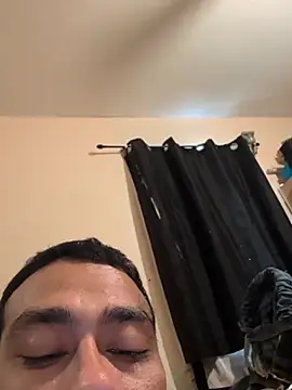 Cnutt310 live cam on StripChat