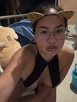 Ponthip live cam on StripChat