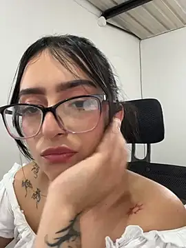 Kloenovoa- live cam on StripChat