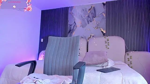 CarolineFyre webcam