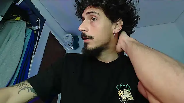 milkoffe live cam on StripChat