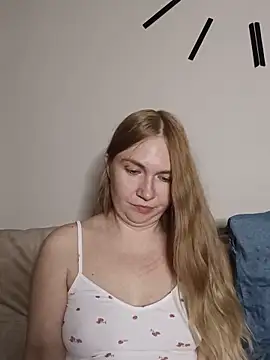 KisaVixen live cam on StripChat