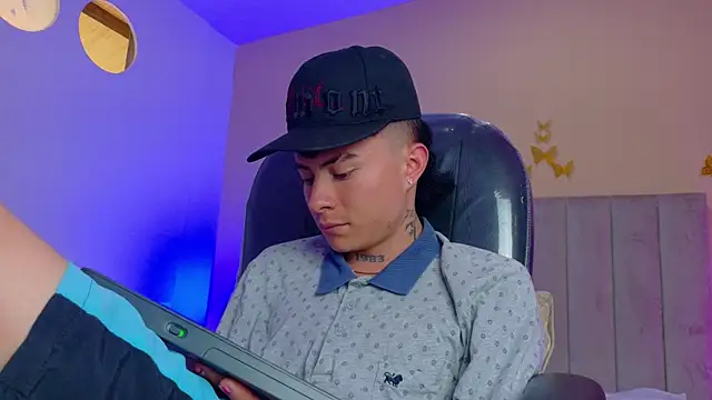 Nascary_Fox webcam