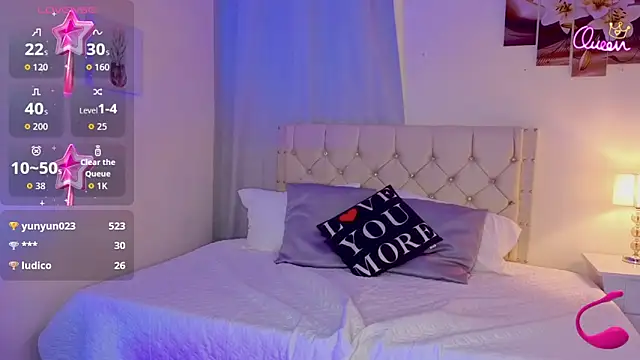 naomifire_ webcam