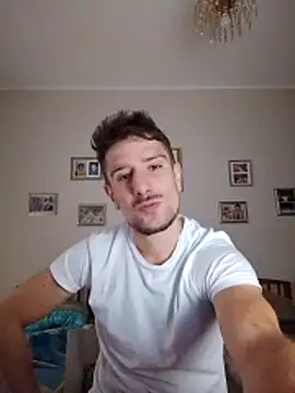mcsimotoro (Ask my age) - #bisexuals #cam2cam #cheapest-privates #daddies #ejaculation #flashing #italian #kissing #medium #mobile #small-audience #white