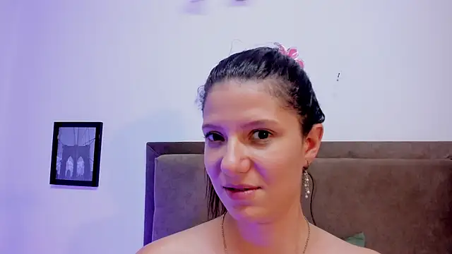sofy_bonnet1 live cam on StripChat