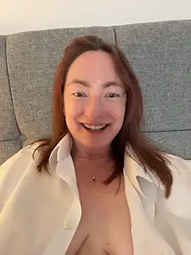 LouiseTswing webcam