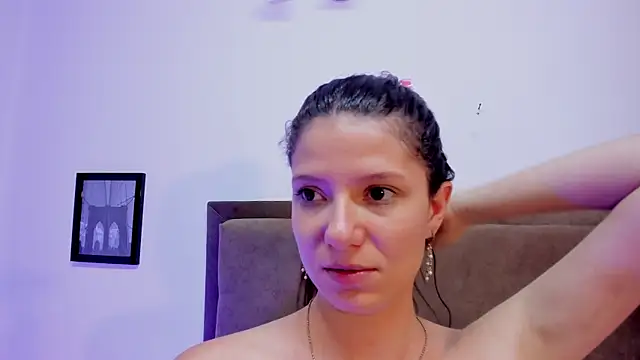 sofy_bonnet1 webcam