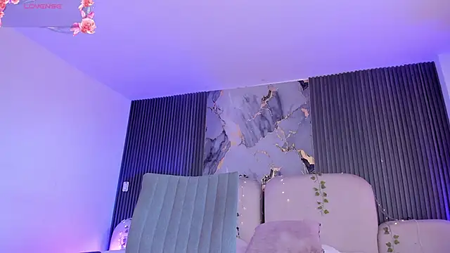 CarolineFyre live cam on StripChat