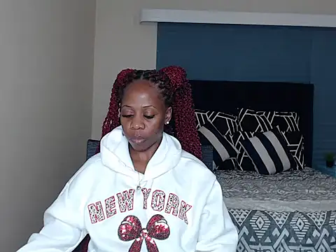 QUEENMANDYY webcam