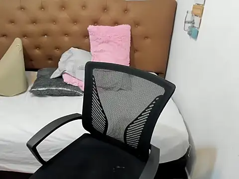 Yeseniaa_25 webcam