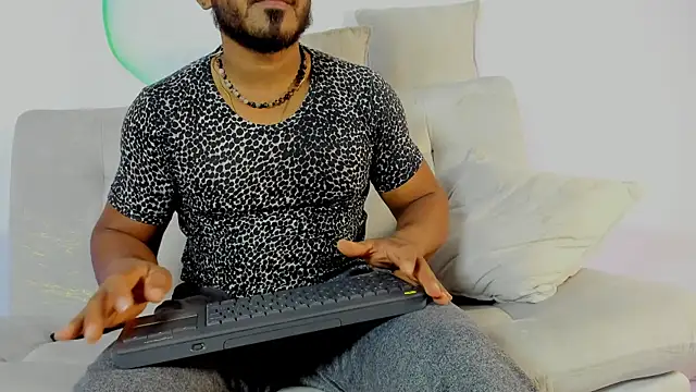 LeoCarter_ webcam
