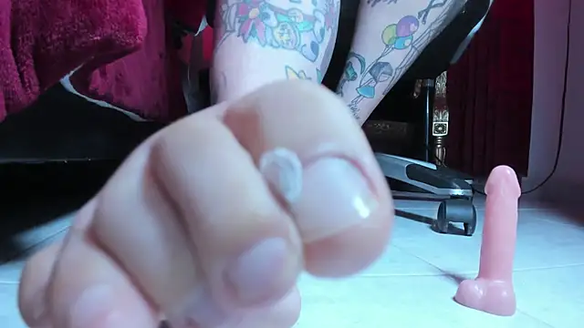 Taraa_Fox webcam