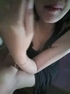Jun-Mzzz live cam on StripChat