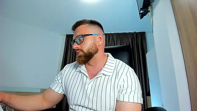 Findom_guy live cam on StripChat