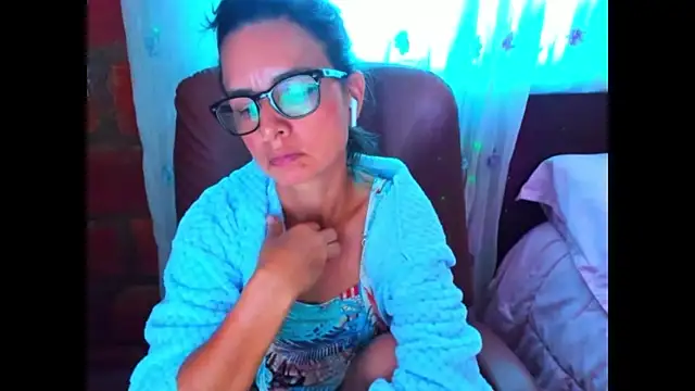 BrianaGarner webcam